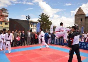 19 Mayıs Coşkusu sokağa taştı